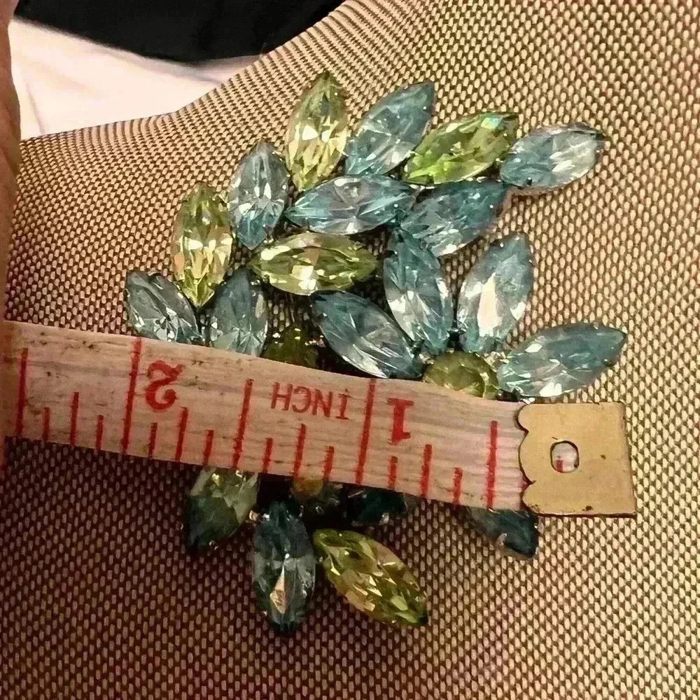 Vintage Aurora Borealis Green Blue Multi-Prong Rhinestone Domed Brooch 26 grams - Picture 3 of 6